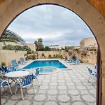 Traditional Maltese With Pool & Jacuzzi Сasa de vacaciones