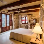 Traditional Maltese With Pool & Jacuzzi *