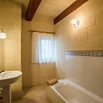 Traditional Maltese With Pool & Jacuzzi Сasa de vacaciones Għarb