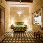 Traditional Maltese With Pool & Jacuzzi *