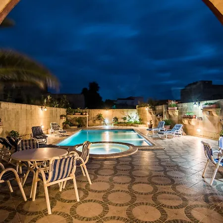 Traditional Maltese With Pool & Jacuzzi Semesterbostad