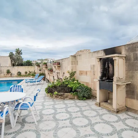 Traditional Maltese With Pool & Jacuzzi Għarb