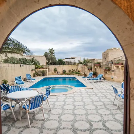 Traditional Maltese With Pool & Jacuzzi Semesterbostad