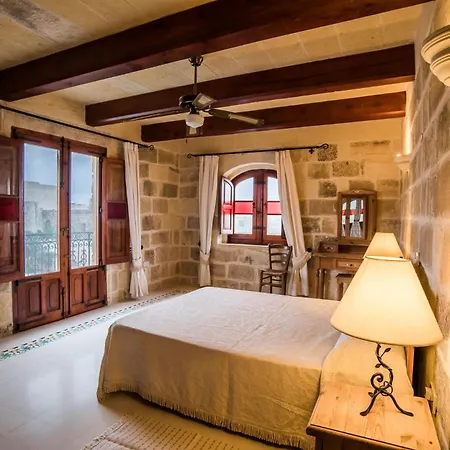 Traditional Maltese With Pool & Jacuzzi *