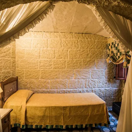 Traditional Maltese With Pool & Jacuzzi Semesterbostad *