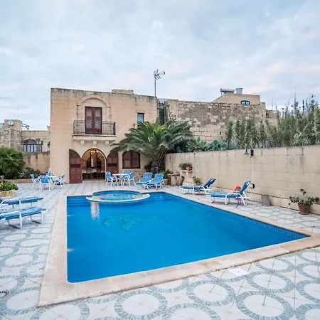Traditional Maltese With Pool & Jacuzzi Għarb
