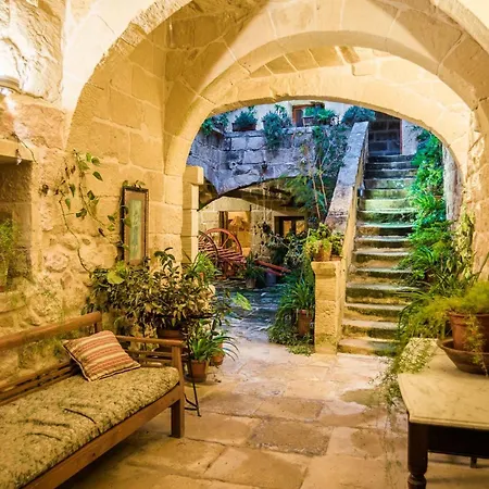 Traditional Maltese With Pool & Jacuzzi בית נופש Għarb