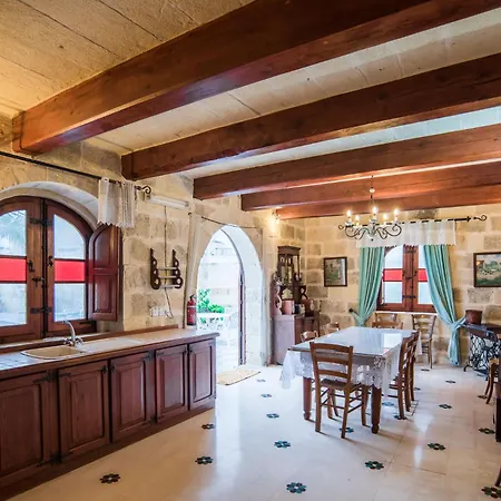 Traditional Maltese With Pool & Jacuzzi בית נופש