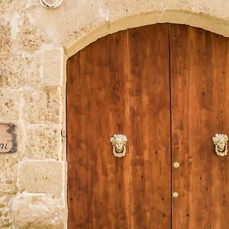 Nyaraló Traditional Maltese With Pool & Jacuzzi *