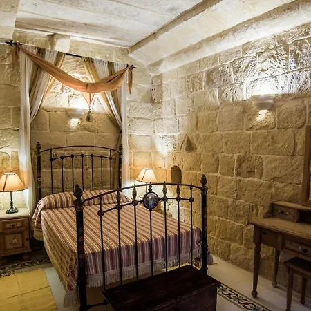 Traditional Maltese With Pool & Jacuzzi בית נופש *