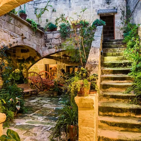 Traditional Maltese With Pool & Jacuzzi בית נופש *