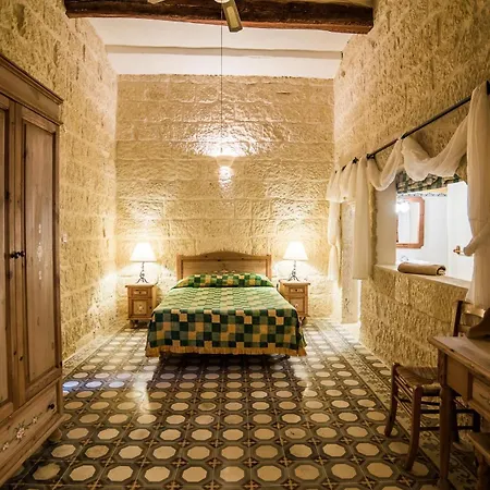 Traditional Maltese With Pool & Jacuzzi *