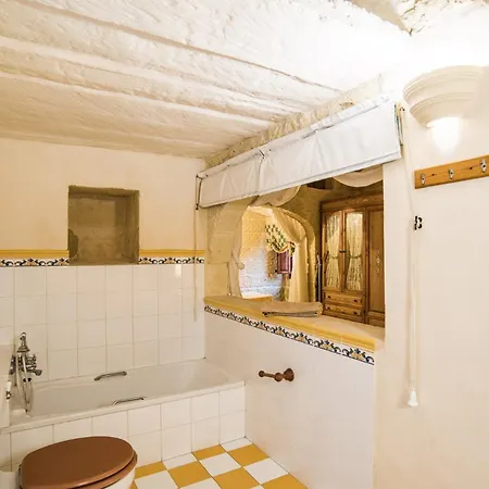 Traditional Maltese With Pool & Jacuzzi Għarb