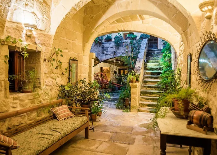 Traditional Maltese With Pool & Jacuzzi Nyaraló Għarb