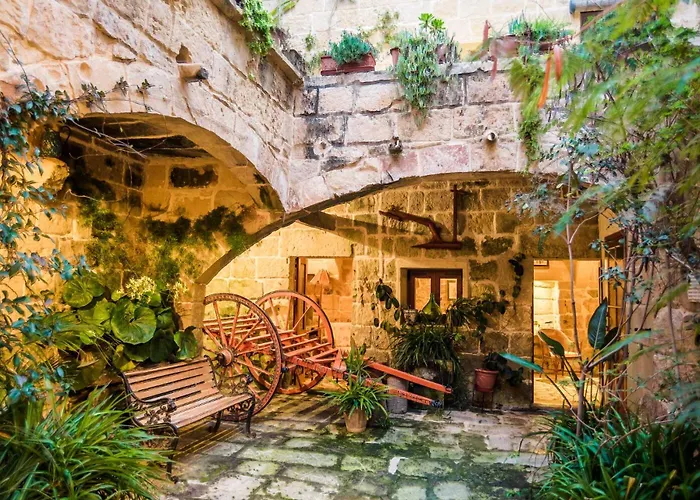 Traditional Maltese With Pool & Jacuzzi Għarb