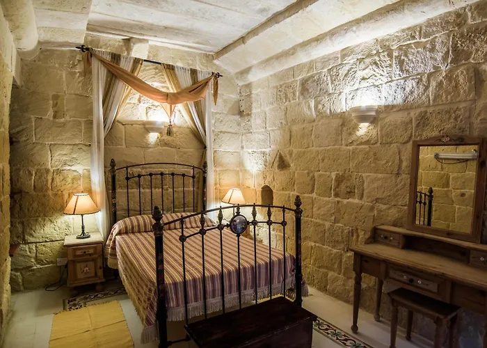 Traditional Maltese With Pool & Jacuzzi Feriehus *