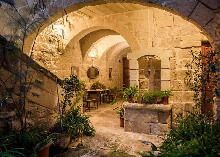 Traditional Maltese With Pool & Jacuzzi *