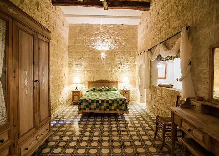 Traditional Maltese With Pool & Jacuzzi *